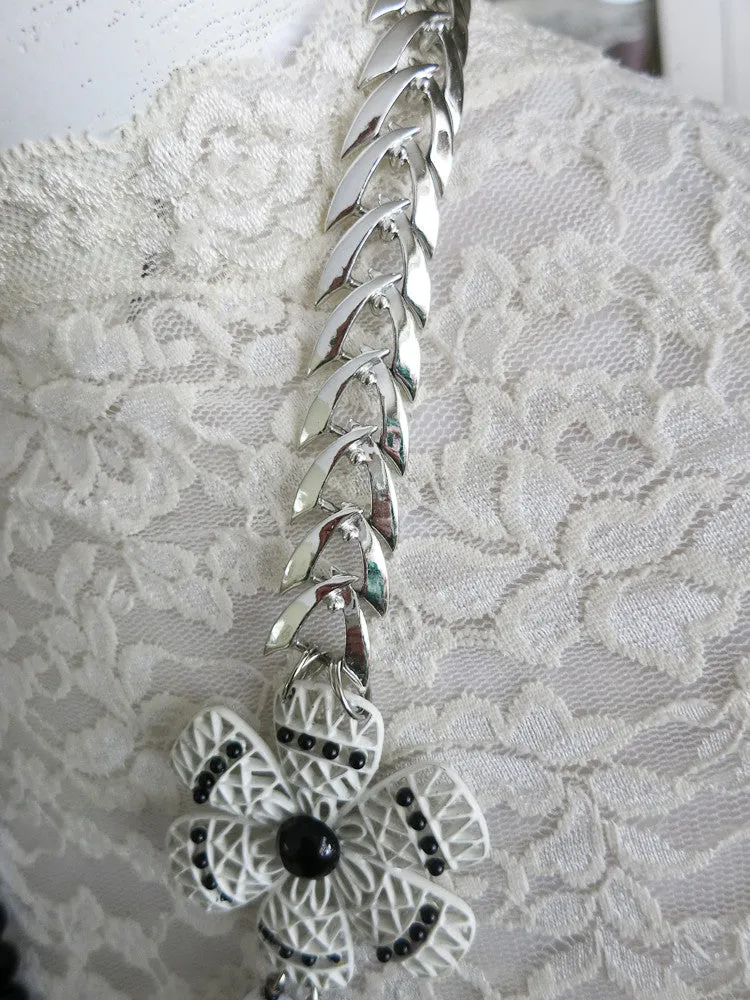 Black and White Beauty Flower Necklace